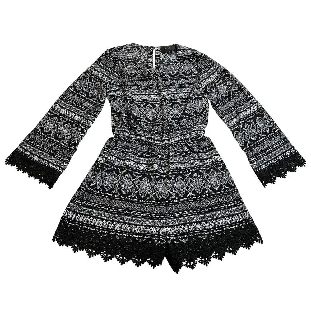 Romeo & Juliet Couture Crewneck Boho Print Lace Trim Playsuit Romper Size Small